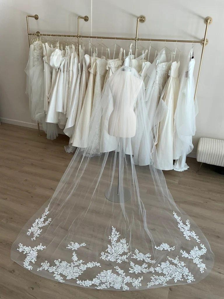 Amsale - R392 Veil - Image 2