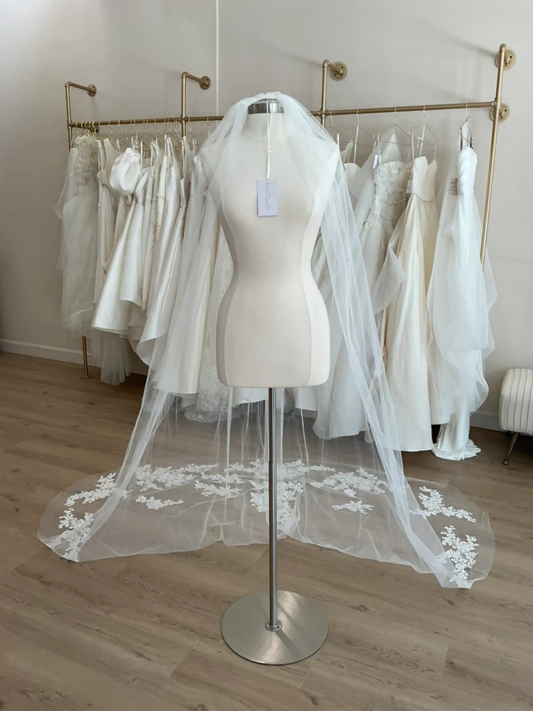 Amsale - R392 Veil - Image 5