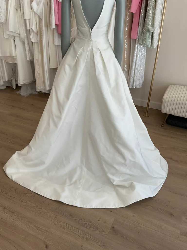 Carolina Herrera - Mason (10) - Image 10