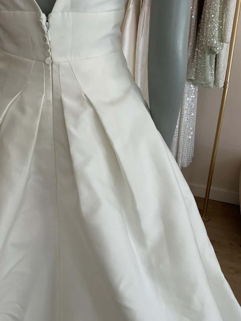 Carolina Herrera - Mason (10) - Image 11