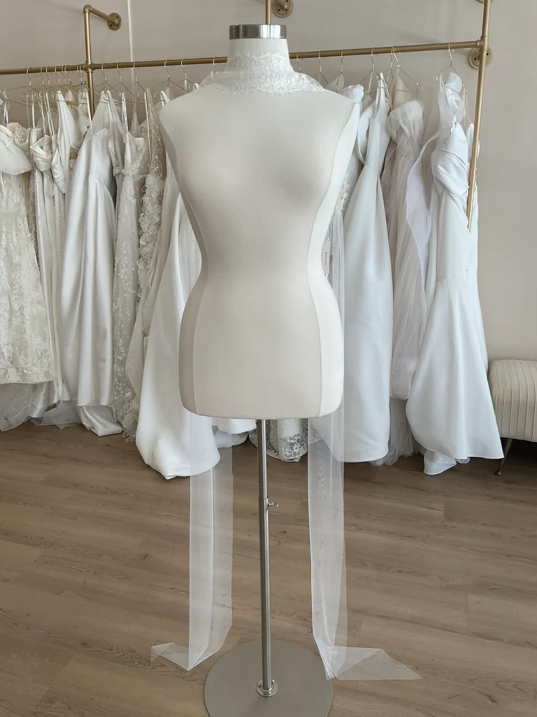 Cocoe Voci - French Chantilly and Tulle Scarf - Image 2