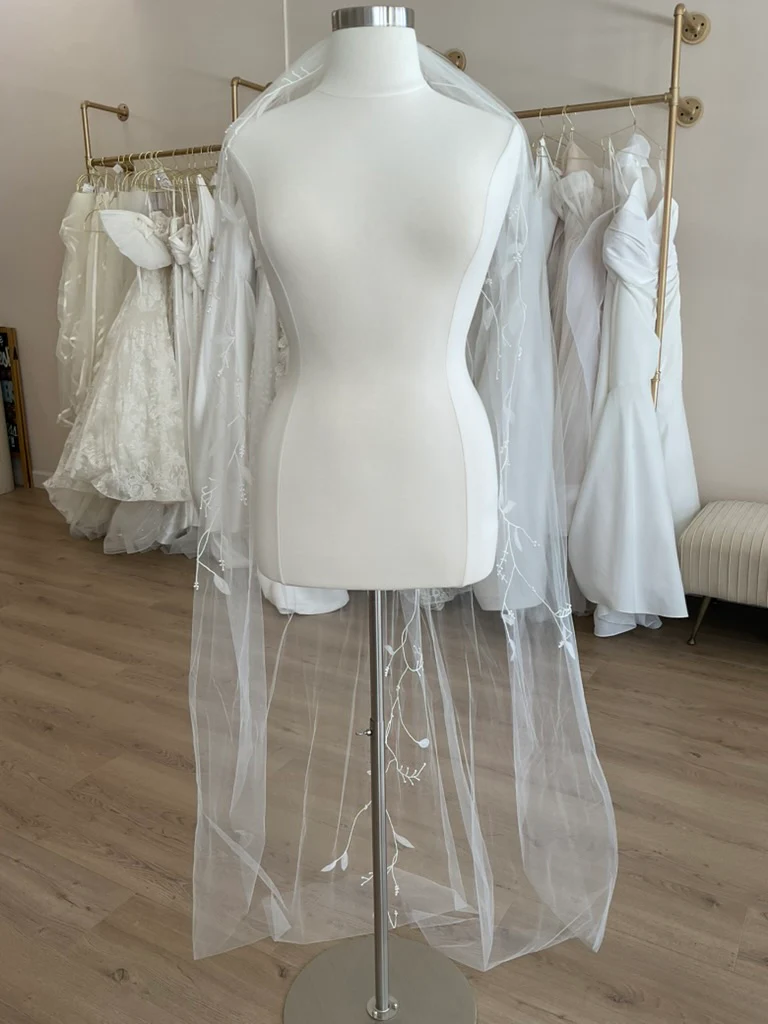 Malis Henderson - Flower and Pearl Veil