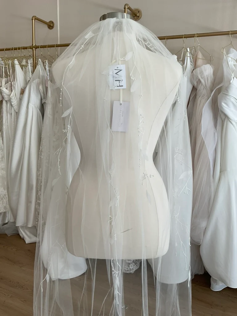 Malis Henderson - Flower and Pearl Veil - Image 3