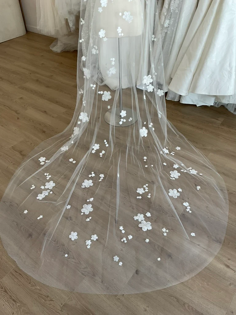 Mira Zwillinger - Karla Veil - Image 3