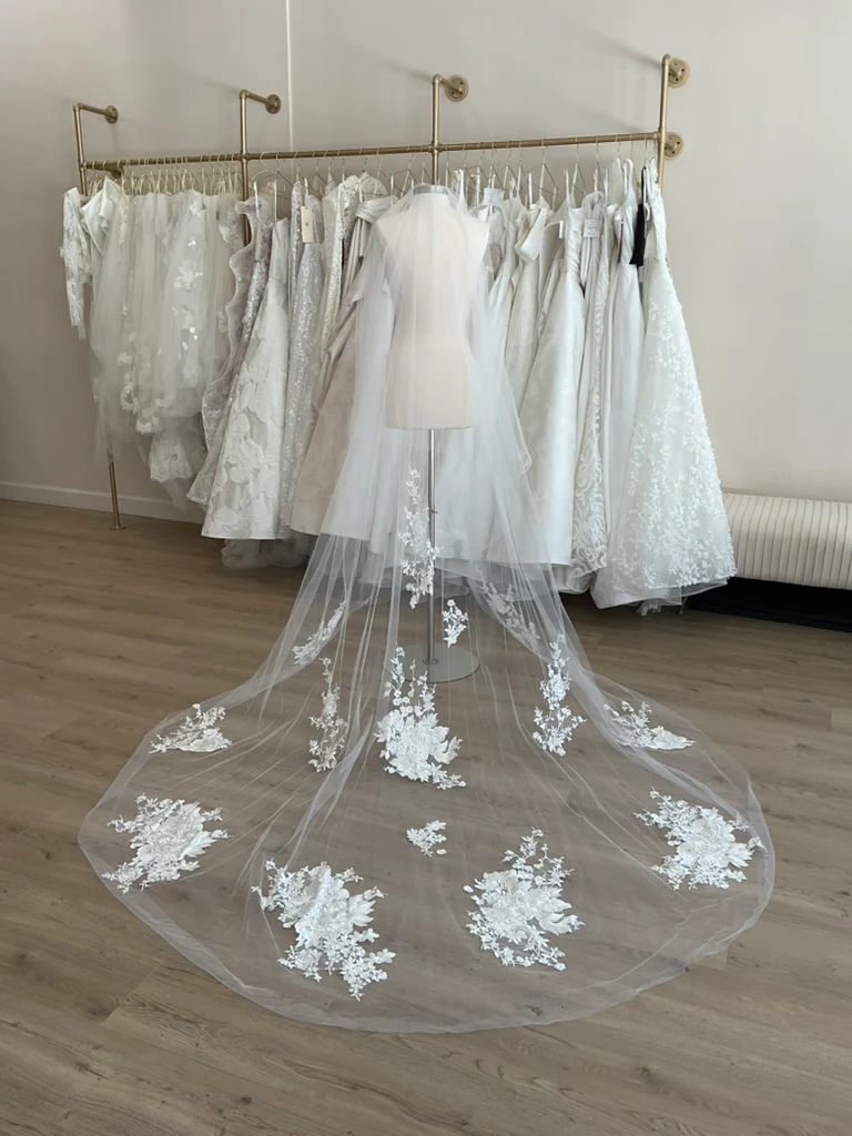 Monique Lhuillier - Carousel Veil (Chapel)