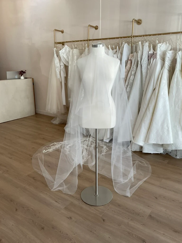 Monique Lhuillier - Etoile Veil (Cathedral) - Image 5