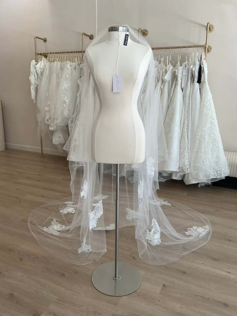 Monique Lhuillier - Kaia Veil (Cathedral) - Image 5