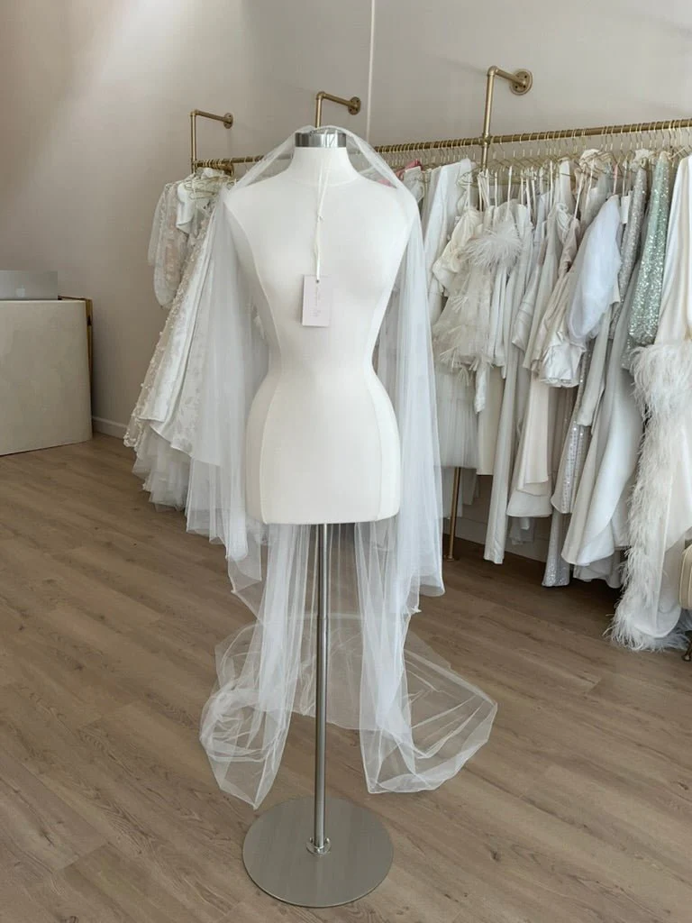Sarah Seven - Spanish tulle, chapel length w/ blusher - Image 4