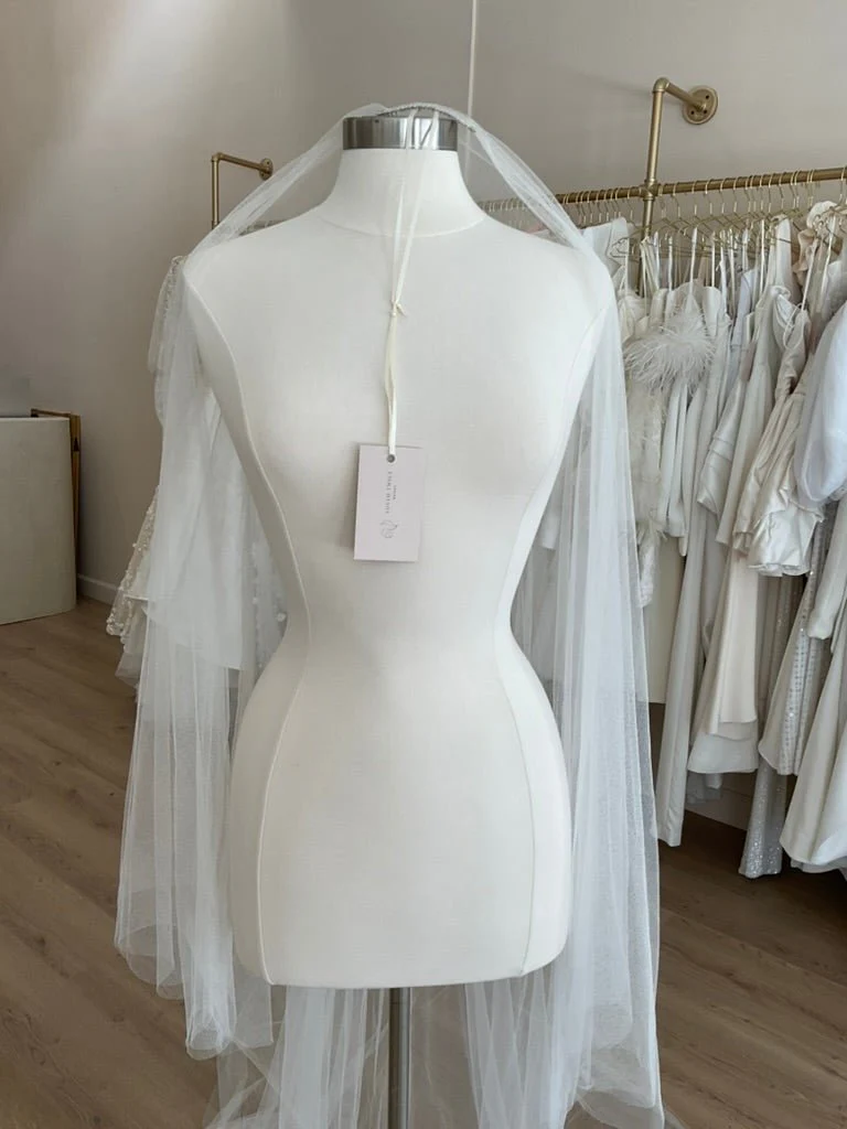 Sarah Seven - Spanish tulle, chapel length w/ blusher - Image 5