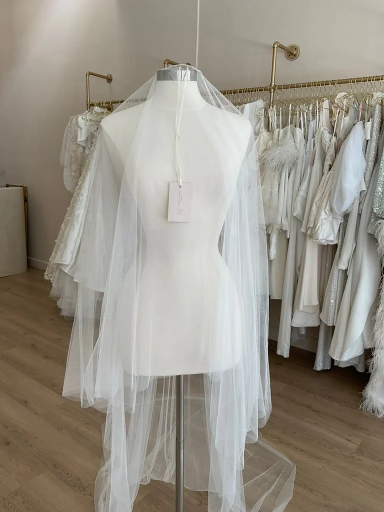 Sarah Seven - Spanish tulle, chapel length w/ blusher - Image 7