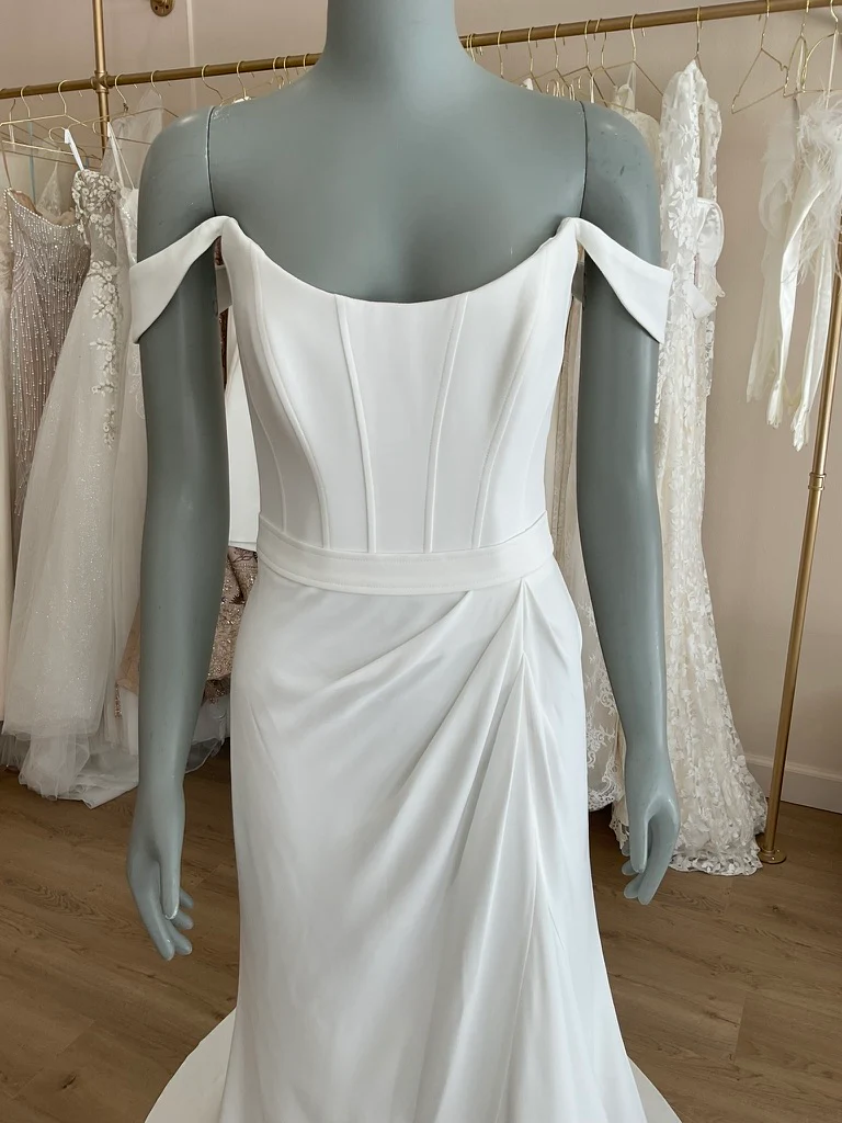 Suzanne Neville - Holst (6) - Image 3