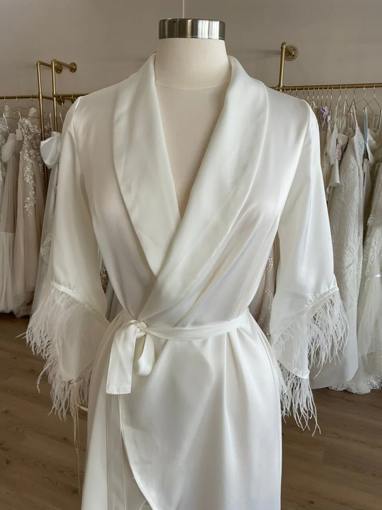 Untamed Petals - Ellis Feather Robe (Small, Ivory) - Image 2